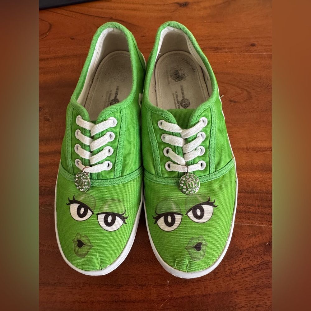 The Bradford Exchange Womens Official M&M Sneakers Shoes Size 7 Low-Top Green
